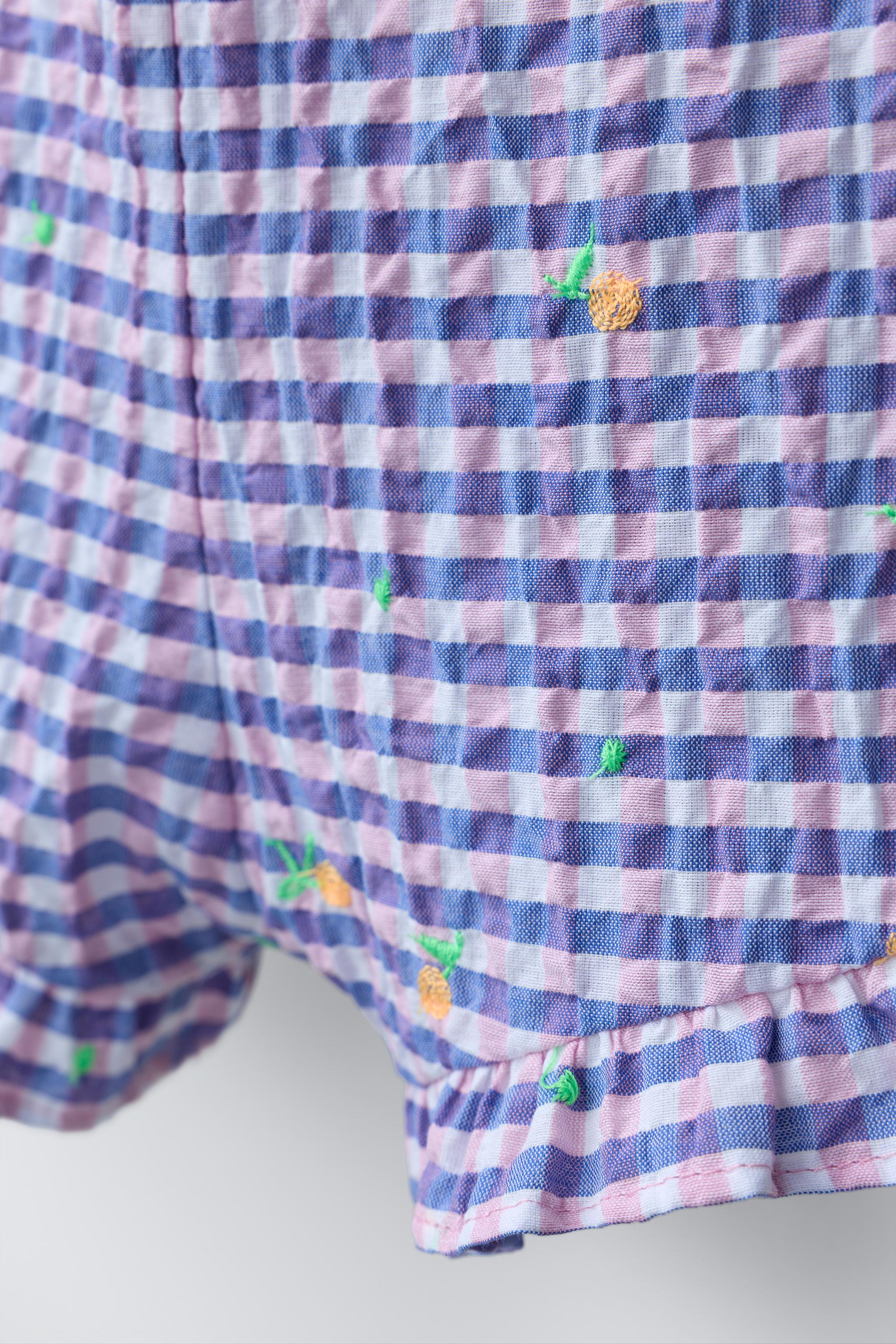 SHORT GINGHAM JUMPSUIT WITH EMBROIDERED FRUIT